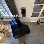Pianist Ac, Center