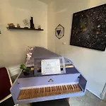 Pianist Ac, Center *