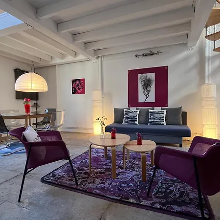 Apartman Pianist Ac, Center